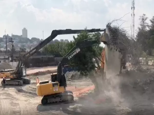 DEMOLIÇÃO MECANIZADA